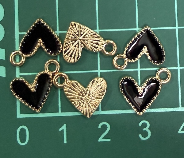 Charm Heart Black